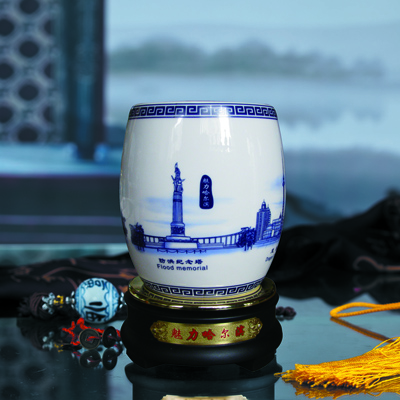 哈风光青花笔筒